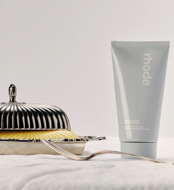 Барьерный баттер для лица и тела 100 мл Rhode Barrier Butter Intensive Moisture Balm - Фото 8 Барьерный баттер для лица и тела 100 мл Rhode Barrier Butter Intensive Moisture Balm - изображение 8