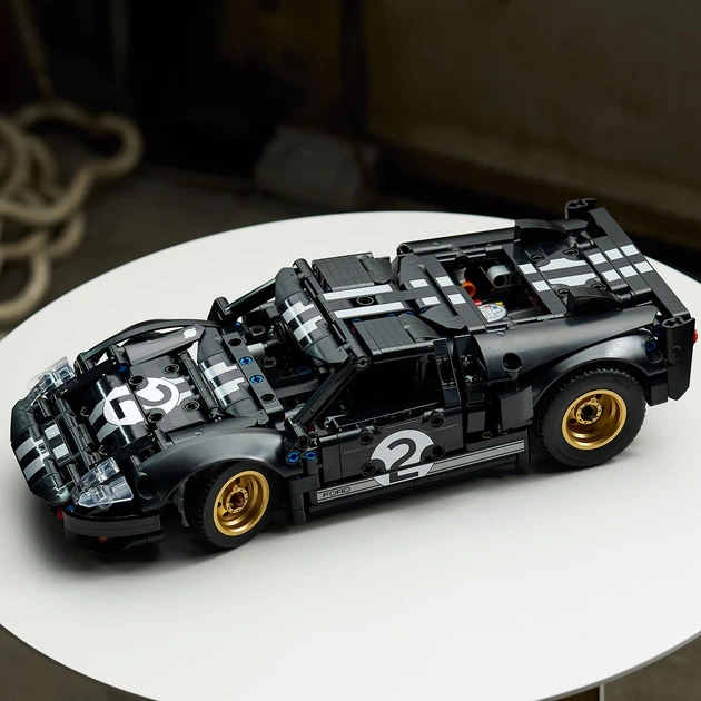 Конструктор LEGO Technic Автомобиль для гонок Ford GT40 MKII 1966