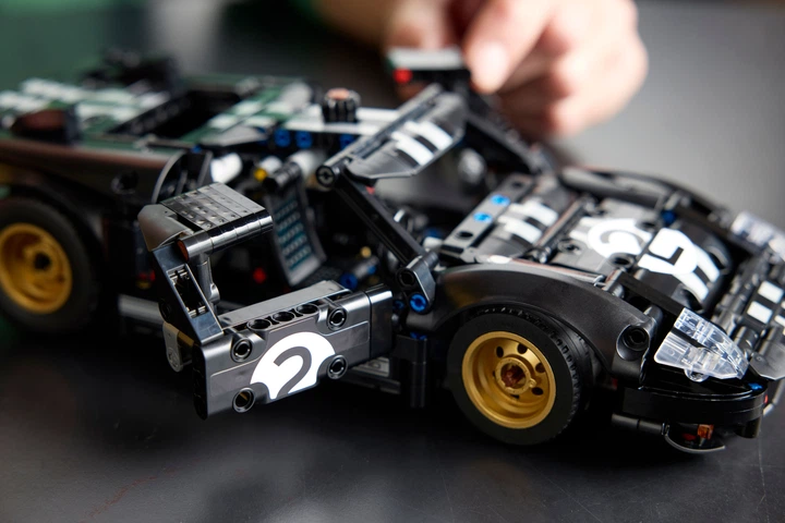 Конструктор LEGO Technic Автомобіль для перегонів Ford GT40 MKII