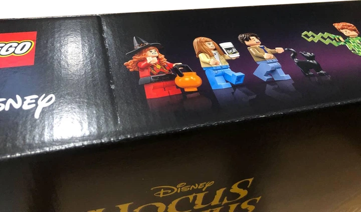 Конструктор LEGO Ideas Disney Фокус-покус Котедж сестер Сандерсон 2316 деталей (21341) (955555914452972) - Уцінка - зображення 2