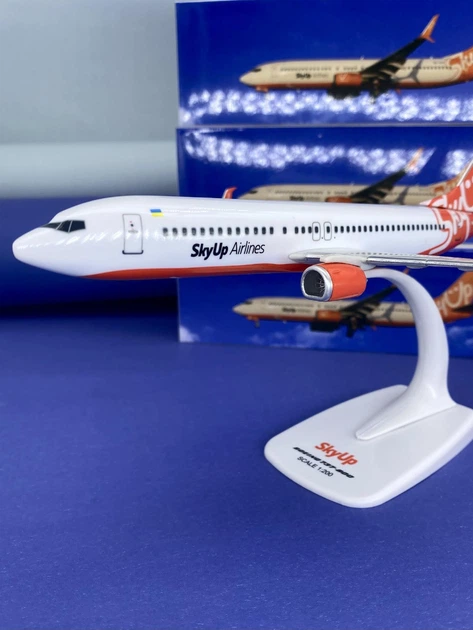 Модель самолета SkyUP Скайап Boeing 737-800 1:200 – игрушки с