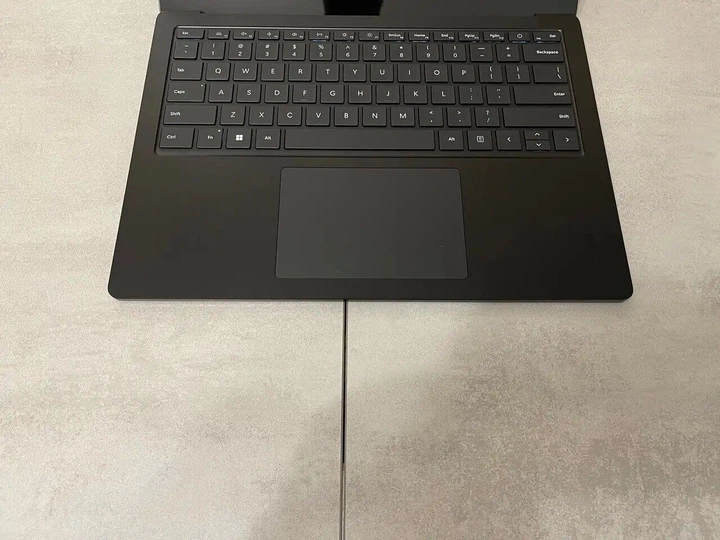 Ультрабук Microsoft Surface Laptop 5 1951 / 13.5" (2256x1504) IPS Touch / Intel Core i7-1265U (10 (12) ядер по 1.8 - 4.8 GHz) / 16 GB DDR4 / 256 GB SSD M.2 / Intel Iris Xe Graphics / WebCam - изображение 5