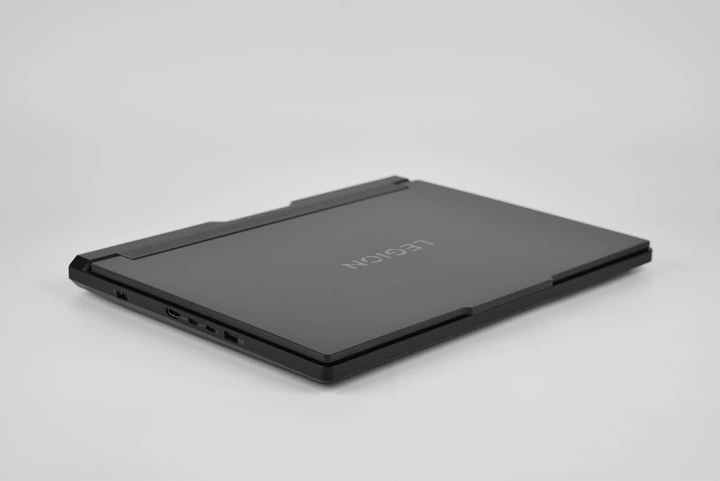 Игровой ноутбук Lenovo Legion Pro 7 16IAX10H U9 275HX / 64GB / 2TB / RTX 5080 / 16" WQXGA OLED 240Hz / Win11 - RGB - изображение 2