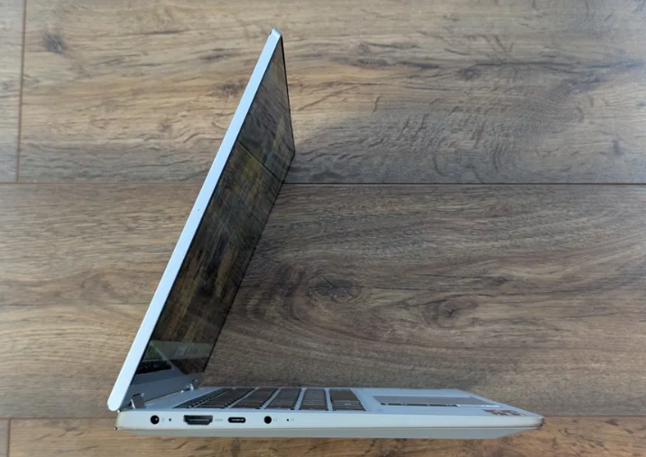 Ультрабук-трансформер Б-класс Lenovo IdeaPad Flex 5 14ARE05 / 14" (1920x1080) IPS Touch / AMD Ryzen 5 4500U (6 ядер по 2.3 - 4.0 GHz) / 8 GB DDR4 / 256 GB SSD / AMD Radeon Vega Graphics / WebCam б/у - Фото 4 Ультрабук-трансформер Б-класс Lenovo IdeaPad Flex 5 14ARE05 / 14" (1920x1080) IPS Touch / AMD Ryzen 5 4500U (6 ядер по 2.3 - 4.0 GHz) / 8 GB DDR4 / 256 GB SSD / AMD Radeon Vega Graphics / WebCam б/у - изображение 4