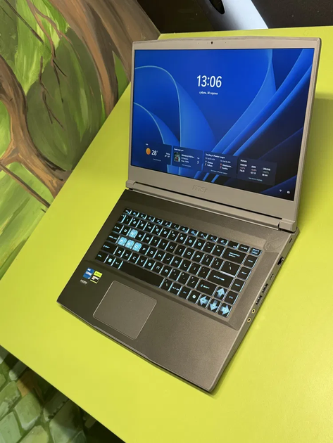 Ігровий ноутбук MSI Thin 15 B13vf / 15.6" (1920x1080) IPS / Intel Core i5-13420H (8 (12) ядер по 3,4 - 4,6 ГГц) / 16 ГБ DDR4 / 512 ГБ SSD / nVidia GeForce RTX 4060, 8 ГБ GDDR6, 128-bit / WebCam / HDMI б/в - Фото 4 Ігровий ноутбук MSI Thin 15 B13vf / 15.6" (1920x1080) IPS / Intel Core i5-13420H (8 (12) ядер по 3,4 - 4,6 ГГц) / 16 ГБ DDR4 / 512 ГБ SSD / nVidia GeForce RTX 4060, 8 ГБ GDDR6, 128-bit / WebCam / HDMI б/в - зображення 4