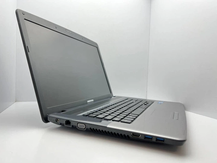 Ноутбук Medion Akoya E7220 / 17.3" (1600x900) TN / Intel Core i3-2310M (2 (4) ядра по 2.1 GHz) / 4 GB DDR3 / 750 GB HDD / Intel HD Graphics 3000 / WebCam / АКБ отсутствует б/у - Фото 3 Ноутбук Medion Akoya E7220 / 17.3" (1600x900) TN / Intel Core i3-2310M (2 (4) ядра по 2.1 GHz) / 4 GB DDR3 / 750 GB HDD / Intel HD Graphics 3000 / WebCam / АКБ отсутствует б/у - изображение 3