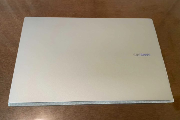 Ультрабук Samsung Galaxy Book4 / 15.6" (1920x1080) IPS / Intel Core 7 150U (10 (12) ядер по 4.0 - 5.4 GHz) / 16 GB DDR4 / 512 GB SSD / Intel Graphics / WebCam б/у - изображение 3