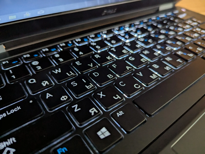 Нетбук Dell Latitude E5270 / 12.5" (1366x768) TN / Intel Core i5-6200U (2 (4) ядра по 2.3 - 2.8 GHz) / 8 GB DDR4 / 240 GB SSD / Intel HD Graphics 520 / WebCam / Windows 10 б/у - Фото 6 Нетбук Dell Latitude E5270 / 12.5" (1366x768) TN / Intel Core i5-6200U (2 (4) ядра по 2.3 - 2.8 GHz) / 8 GB DDR4 / 240 GB SSD / Intel HD Graphics 520 / WebCam / Windows 10 б/у - изображение 6