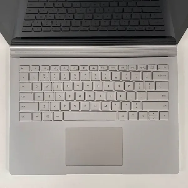Ноутбук-трансформер Б-класс Microsoft Surface Book 2 / 13.5" (3000x2000) IPS Touch / Intel Core i7-8650U (4 (8) ядра по 1.9 - 4.2 GHz) / 8 GB DDR3 / 256 GB SSD / Intel UHD Graphics 620 / WebCam / USB Type-C б/у - изображение 3