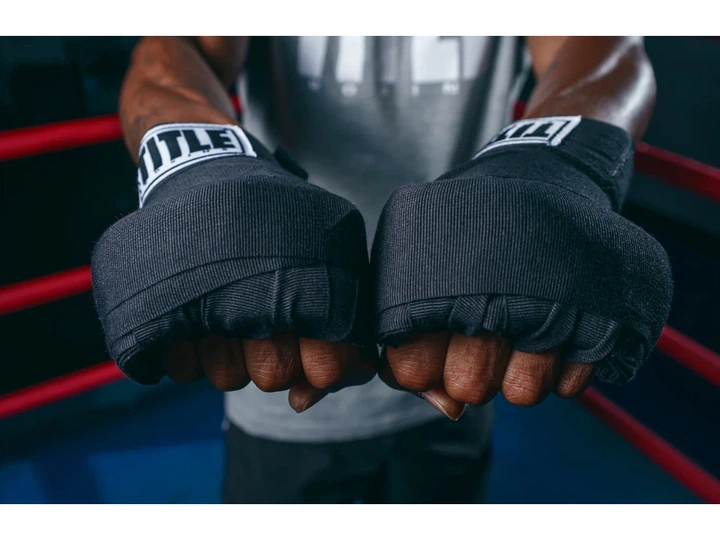 Бинти TITLE Boxing Semi Elastic Extra Long Hand Wraps 5,3 м (210) чорний (5745) - изображение 3