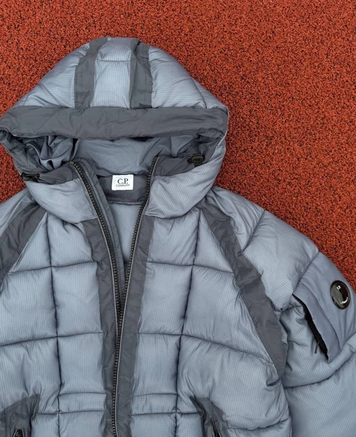Зимній пуховик CP Company блакитного кольору з капюшоном, розмір М - изображение 2