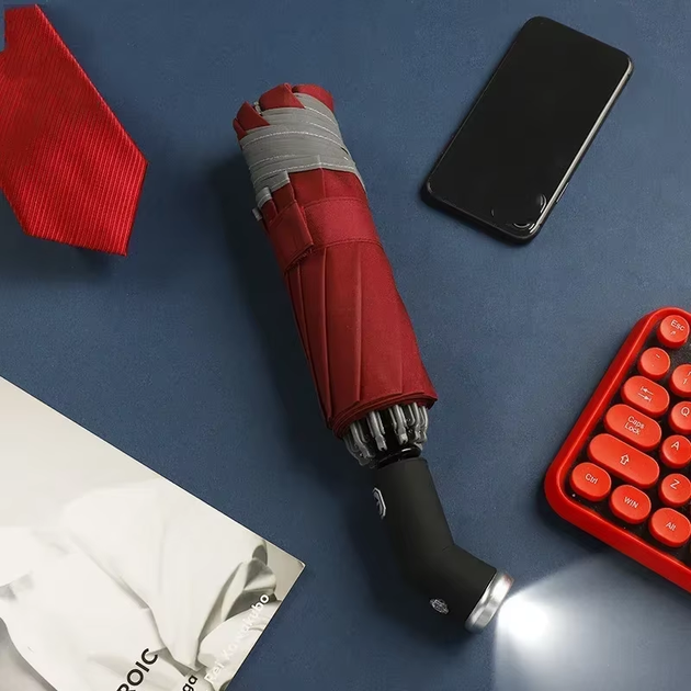 Зонт обратного сложения PowerMe LumiSafe Umbrella с LED фонариком и светоотражающей лентой Красный - Фото 4 Зонт обратного сложения PowerMe LumiSafe Umbrella с LED фонариком и светоотражающей лентой Красный - изображение 4