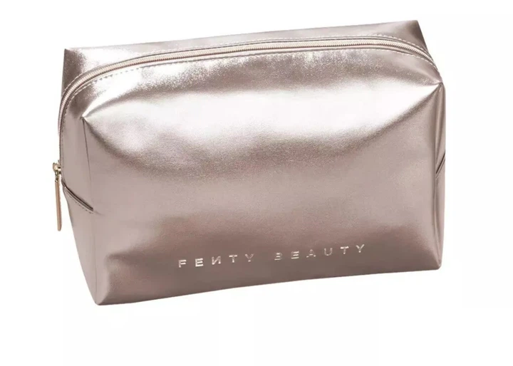 Косметичка FENTY BEAUTY Metallic Bag - Фото 3 Косметичка FENTY BEAUTY Metallic Bag - зображення 3