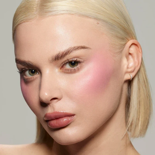 Гибридные румяна Kylie Cosmetics "Pink Please" Hybrid Blush - Фото 3 Гибридные румяна Kylie Cosmetics "Pink Please" Hybrid Blush - изображение 3