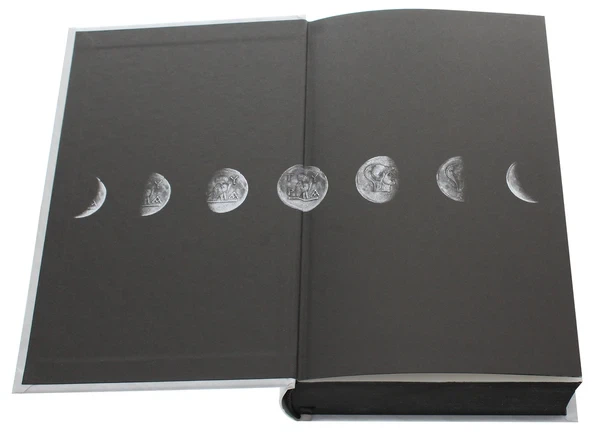 Книга Я бачу, вас цікавить пітьма (978-617-679-832-3) - Фото 5 Книга Я бачу, вас цікавить пітьма (978-617-679-832-3) - изображение 5