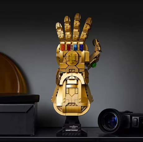 Конструктор Marvel Infinity Gauntlet Золотая Рукавица Бесконечности рука Таноса - изображение 4
