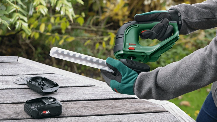 Ножницы для травы аккумуляторные AdvancedShear 18V-10 + насадка кусторез 10/20см шаг реза 8мм 1xP Bosch (2000003263929) - Фото 6 Ножницы для травы аккумуляторные AdvancedShear 18V-10 + насадка кусторез 10/20см шаг реза 8мм 1xP Bosch (2000003263929) - изображение 6