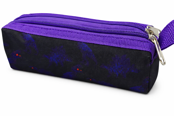 Пенал школьный Expertiz Zweikammer-etui 20x5.5x5 см полиэстер Черный с фиолетовым (динозавры) - Фото 2 Пенал школьный Expertiz Zweikammer-etui 20x5.5x5 см полиэстер Черный с фиолетовым (динозавры) - изображение 2