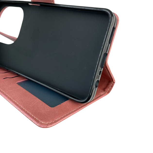 Чехол-книжка для телефона Oppo A3x кожанная с магнитной застежкой с отделением для карт розовая - Фото 4 Чехол-книжка для телефона Oppo A3x кожанная с магнитной застежкой с отделением для карт розовая - изображение 4