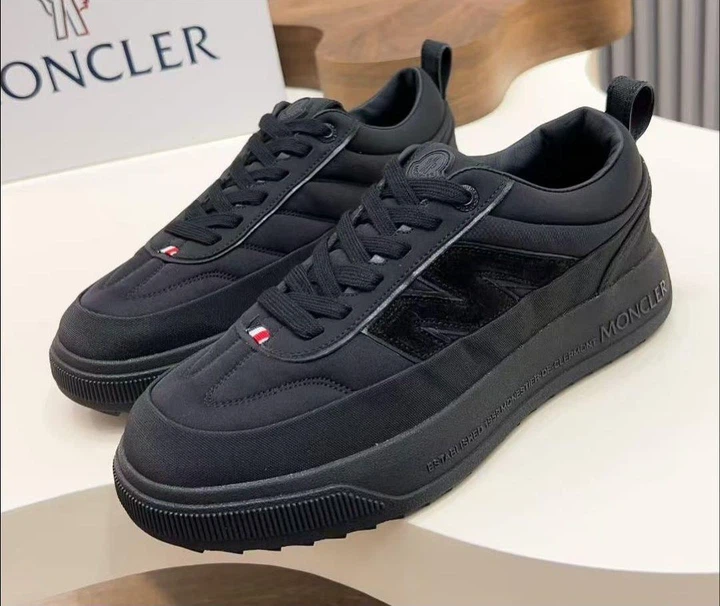 Мужские кроссовки Moncler Altive из нубука и замши черного цвета