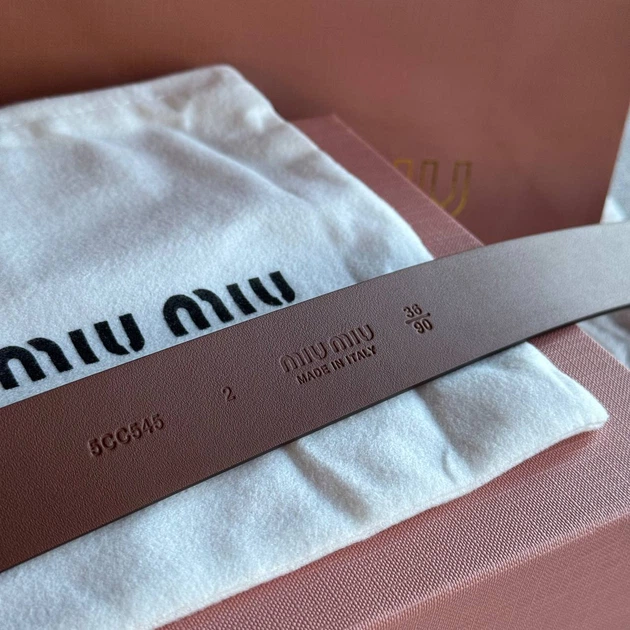 Стильний ремінь MIU MIU виготовлений із натуральної телячої шкіри 3/105 см - Фото 5 Стильний ремінь MIU MIU виготовлений із натуральної телячої шкіри 3/105 см - зображення 5