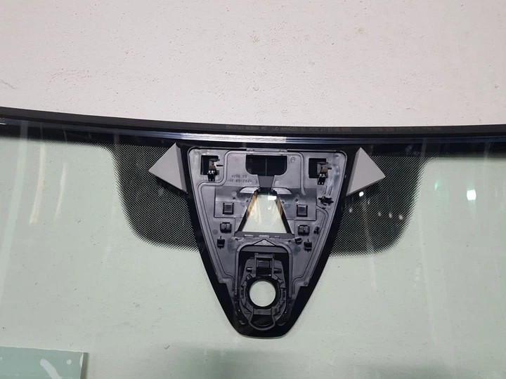 Лобове скло VW Passat B8 2014-2023 Saint-Gobain Sekurit 25313000 - Фото 3 Лобове скло VW Passat B8 2014-2023 Saint-Gobain Sekurit 25313000 - зображення 3