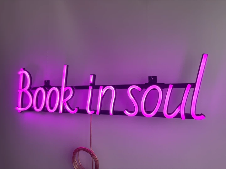 Неоновая вывеска Book in soul 600x155 Розовый - Фото 4 Неоновая вывеска Book in soul 600x155 Розовый - изображение 4