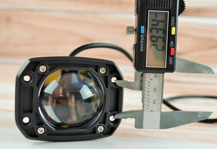 LED фара прямокутна лінзована (2шт) 40W ближній + дальній 12-24V (8,1x6,3x4СМ) фари на трактор МТЗ - зображення 5