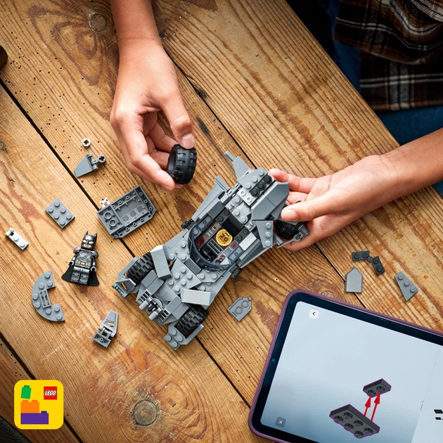 Zestaw klocków LEGO Super Heroes Batmobil z filmu Batman v Superman 220 elementów (76331) - obraz 8
