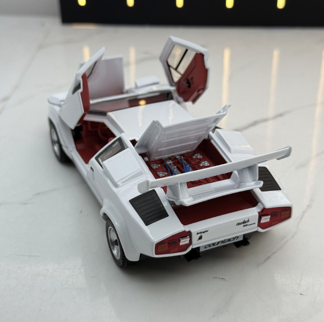 Металлическая модель Lamborghini Countach LP 1:32 со светом и звуком Инерционная машинка в коробке спортивная коллекционная модель - изображение 5