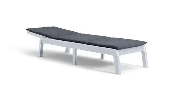 Шезлонг пластиковий Keter Atlas з матрацом білий 260549 - Фото 4 Шезлонг пластиковий Keter Atlas з матрацом білий 260549 - изображение 4