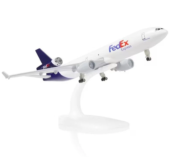 Модель літака 1:300 McDonnell Douglas MD-11 FedEx Express, лита, металева модель вантажного авіалайнеру 20 см - Фото 2 Модель літака 1:300 McDonnell Douglas MD-11 FedEx Express, лита, металева модель вантажного авіалайнеру 20 см - зображення 2