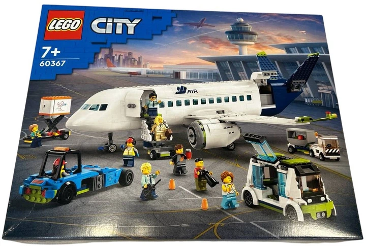 Zestaw klocków LEGO City Samolot pasażerski 913 elementów (60367) (955555915363616) - Outlet - obraz 3