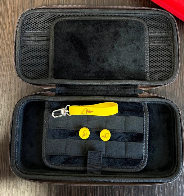 Защитный чехол-сумка для Nintendo Switch - Switch OLED с накладками на стики и ремешком Желтый - изображение 6