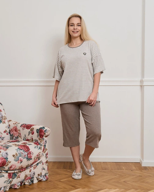 Комплект женский капри и футболка в полоску - Plus Size Nicoletta 46602в 2XL бежевий - Фото 1 Комплект женский капри и футболка в полоску - Plus Size Nicoletta 46602в 2XL бежевий - зображення 1