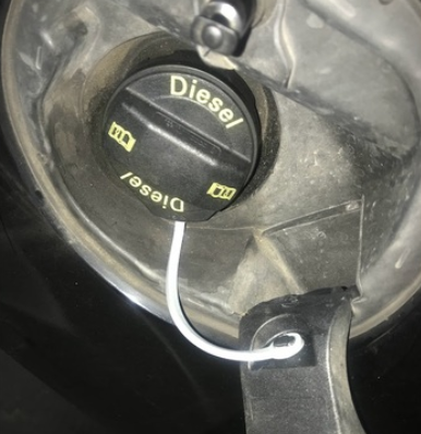 Ремінець прямий для кришки паливного бака Audi A1, A2 - зображення 6