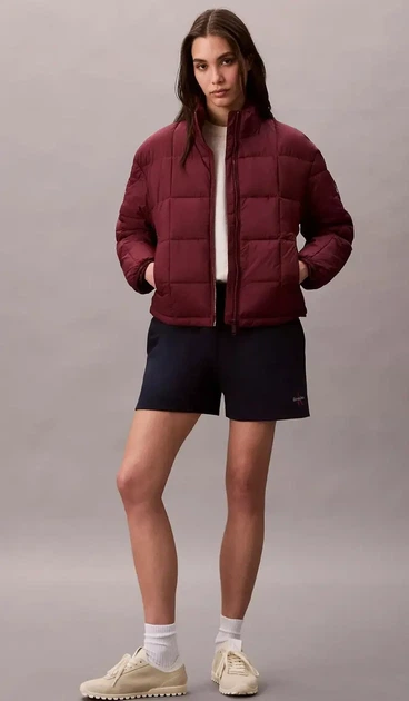 Жіноча пухова куртка Calvin Klein без капюшона S бордова - Фото 2 Жіноча пухова куртка Calvin Klein без капюшона S бордова - зображення 2