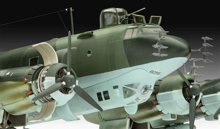 Model do sklejania Revell REV-03777 Samolot Focke-Wulf Fw 200 C-5/C-8 Condor Skala 1:72 240 elementów (4009803037776) - obraz 3