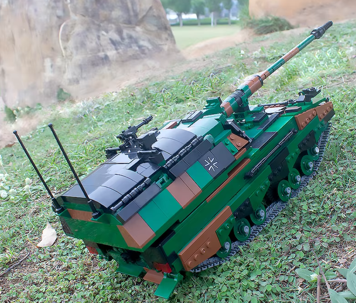 Детский военный конструктор Panzerhaubitze 2000 САУ машина-танк 1345 деталей (JDT-0848912) - изображение 6