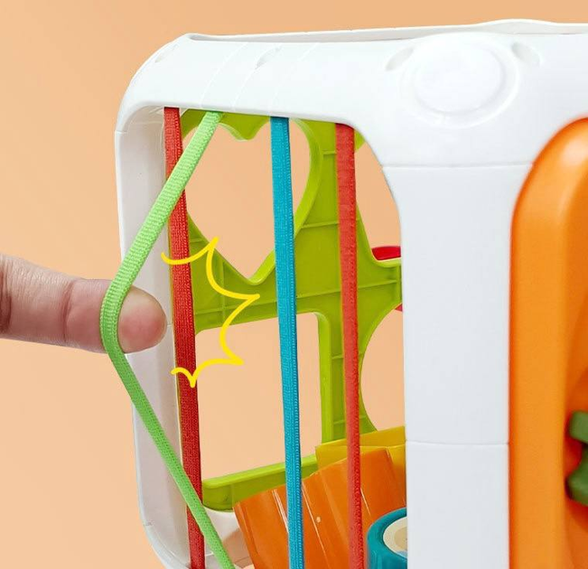 Розвиваючий тактильний куб-сортер HE0555 з резиночками та набором фігурок - Фото 4 Розвиваючий тактильний куб-сортер HE0555 з резиночками та набором фігурок - изображение 4
