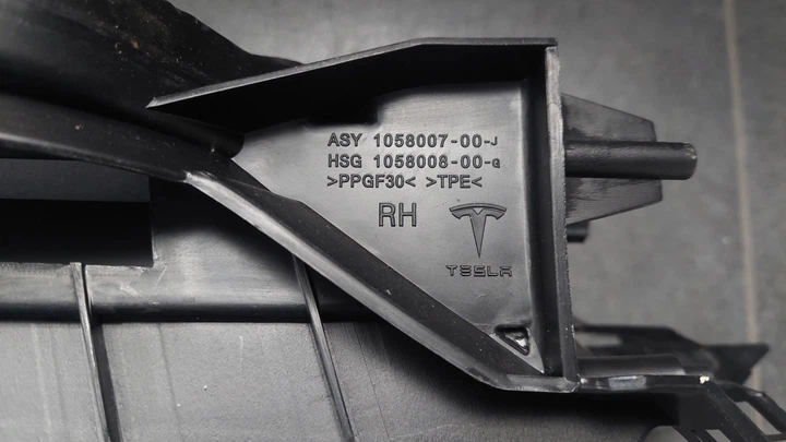 Люверс правий без мотора Tesla Model SR 1058007-00-J - изображение 3