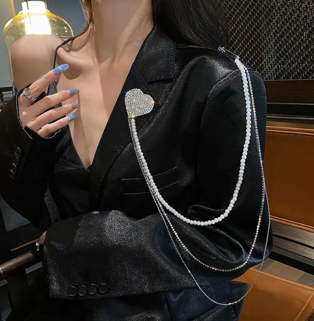 Брошка-булавка Fashion Jewelry двобортна з ланцюжком та серцем Y2K брошка-фіксатор для декору одягу, срібляста (SVS) - зображення 5