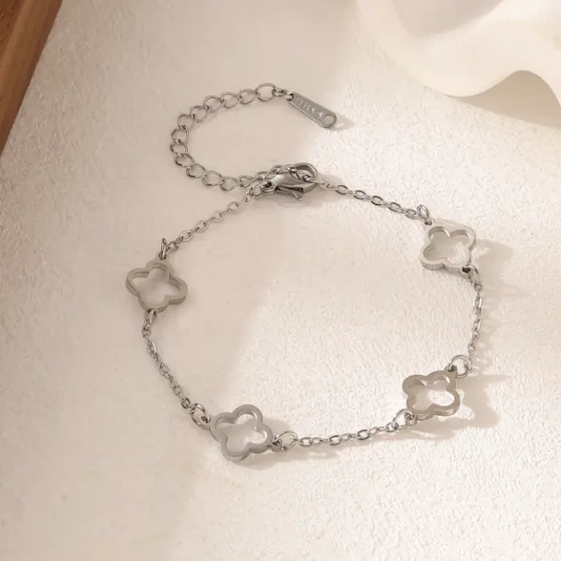 Браслет Van Cleef цветы без камня серебряного цвета - Фото 1 Браслет Van Cleef цветы без камня серебряного цвета - изображение 1