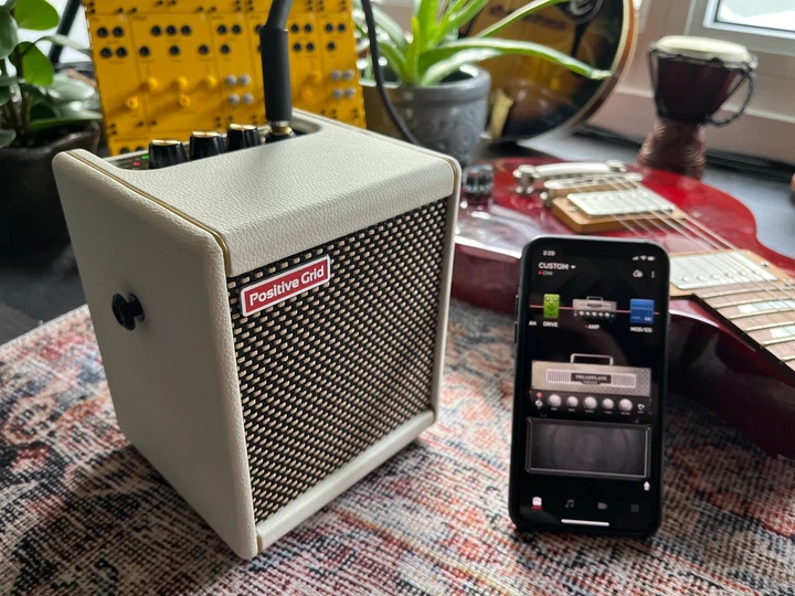 Усилитель для электрогитары Positive Grid Spark MINI (Pearl) - Фото 7 Усилитель для электрогитары Positive Grid Spark MINI (Pearl) - изображение 7