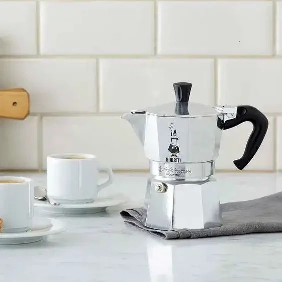 Кавоварка гейзерна Bialetti Moka Express на 3 чашки 130 мл Метал