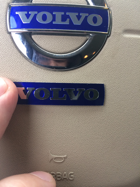 Шильдик табличка Volvo наклейка металлическая вольво синяя 46 мм 10 мм на знак руль - изображение 5