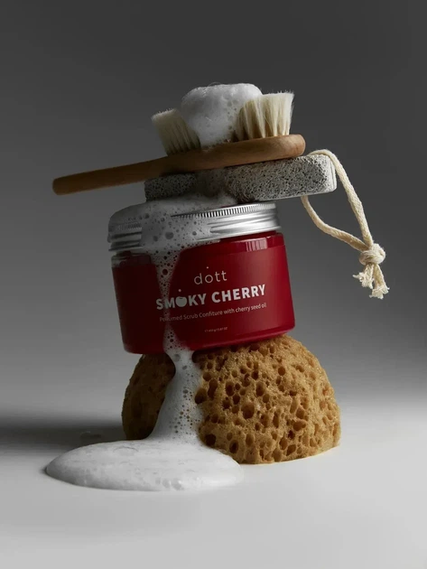 Скраб-кофитюр парфюмированный для тела с маслом вишневых косточек Dott Smoky Cherry Body Scrub 450 г - изображение 4