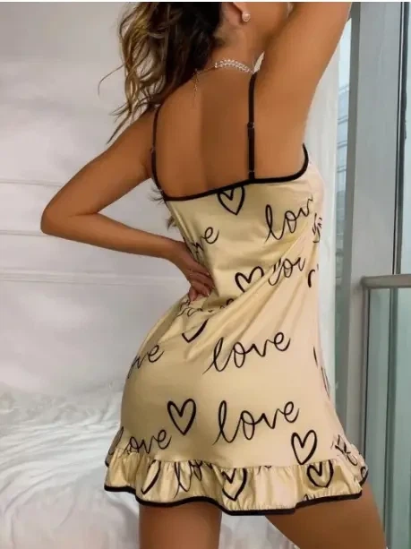 Пижама из стрейчного атласа с надписью LOVE и сердечками на бретелях Атлас S-M Желтый (8/42) - Фото 2 Пижама из стрейчного атласа с надписью LOVE и сердечками на бретелях Атлас S-M Желтый (8/42) - изображение 2