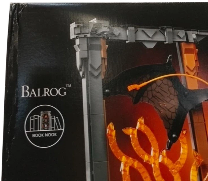 Zestaw klocków LEGO Icons Władca pierścieni: Book nook z Balrogiem 1201 element (10367) (955555915788812) - Outlet - obraz 2