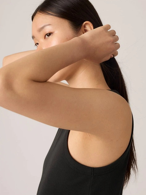 Koszulka na ramiączkach damska Levi's Essential Racer Tank A3381-0001 L Czarna (5401043302000) - obraz 4